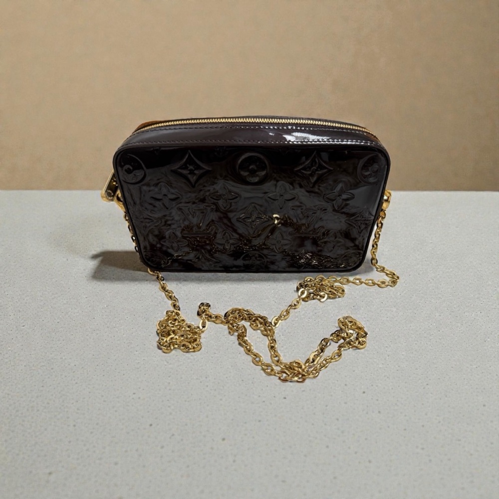 EUC Louis Vuitton Monogram Vernis camera pouch - Comes With DustBag And Box!!!